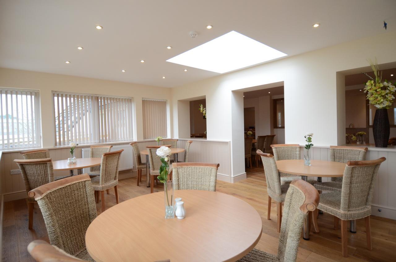Neuadd Henllan Lodge Билт Уелс Екстериор снимка