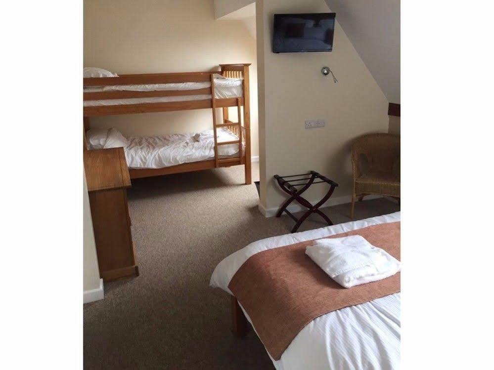 Neuadd Henllan Lodge Билт Уелс Екстериор снимка