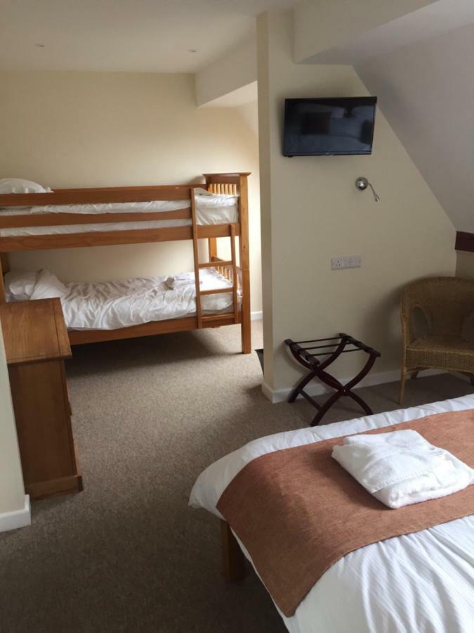 Neuadd Henllan Lodge Билт Уелс Екстериор снимка