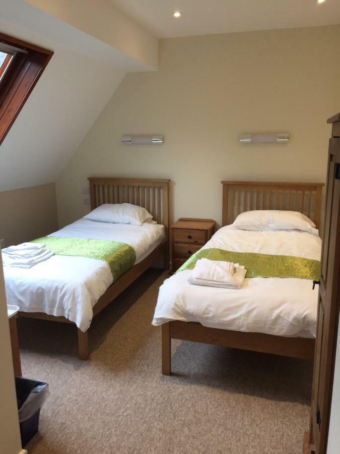 Neuadd Henllan Lodge Билт Уелс Екстериор снимка
